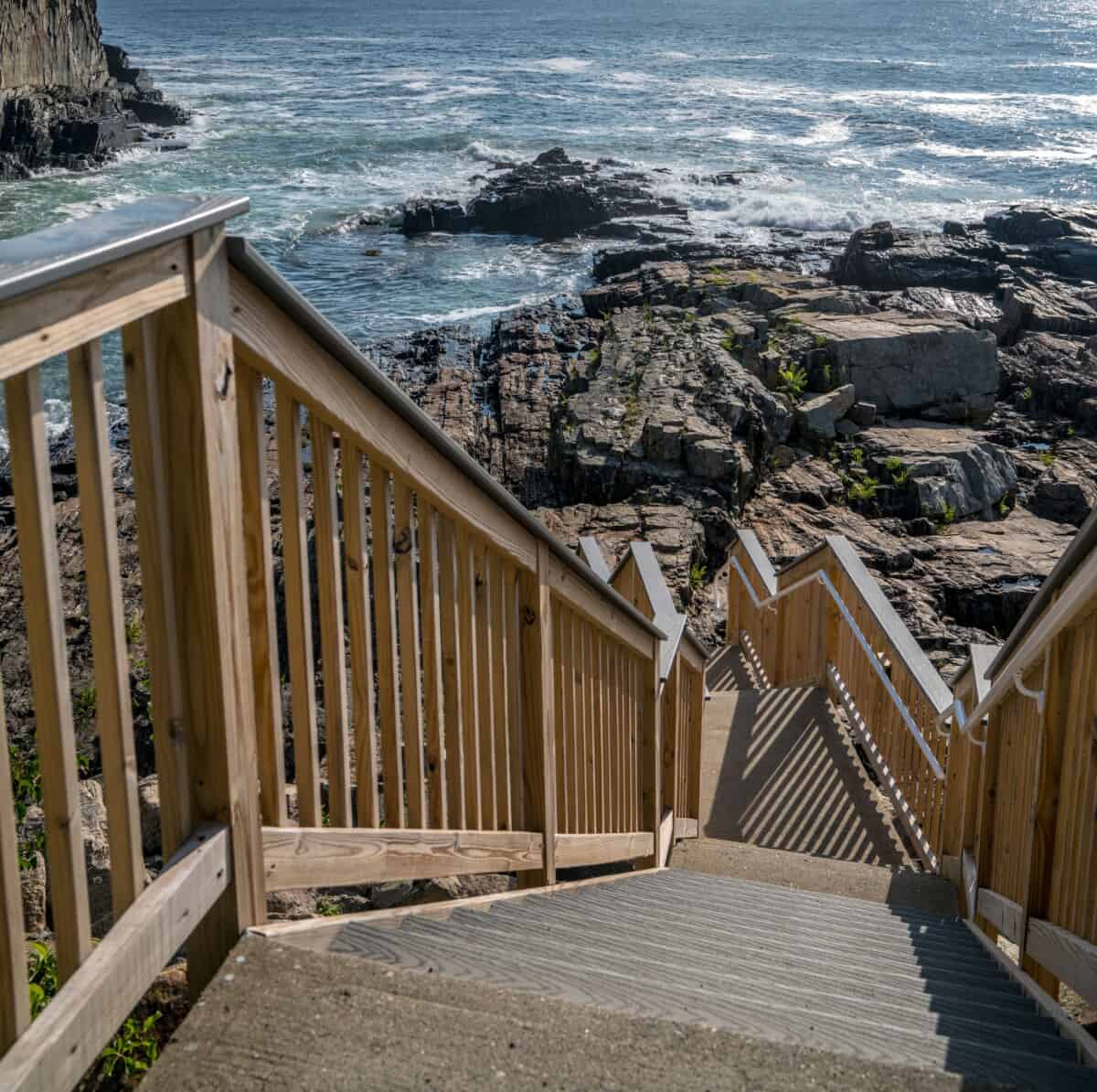 Cliff_house_stairway